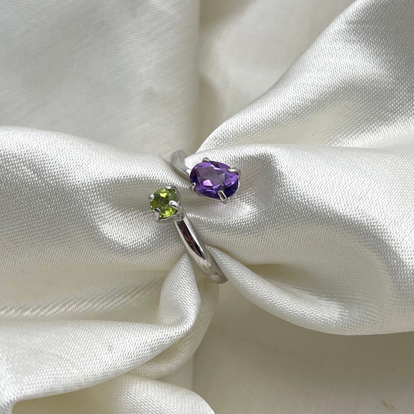 Anello ANDROMEDA in Argento Rodiato -AMETISTA E PERIDOTO