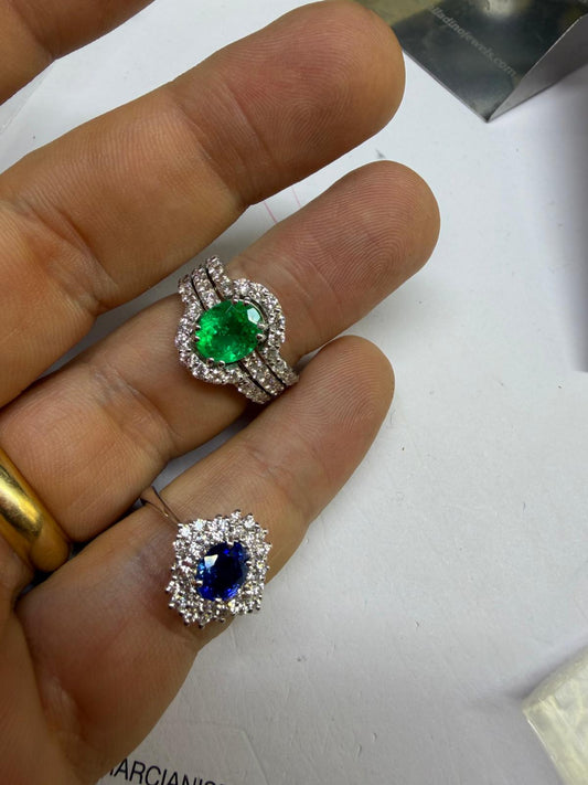 Anello in oro bianco, Smeraldo e diamanti