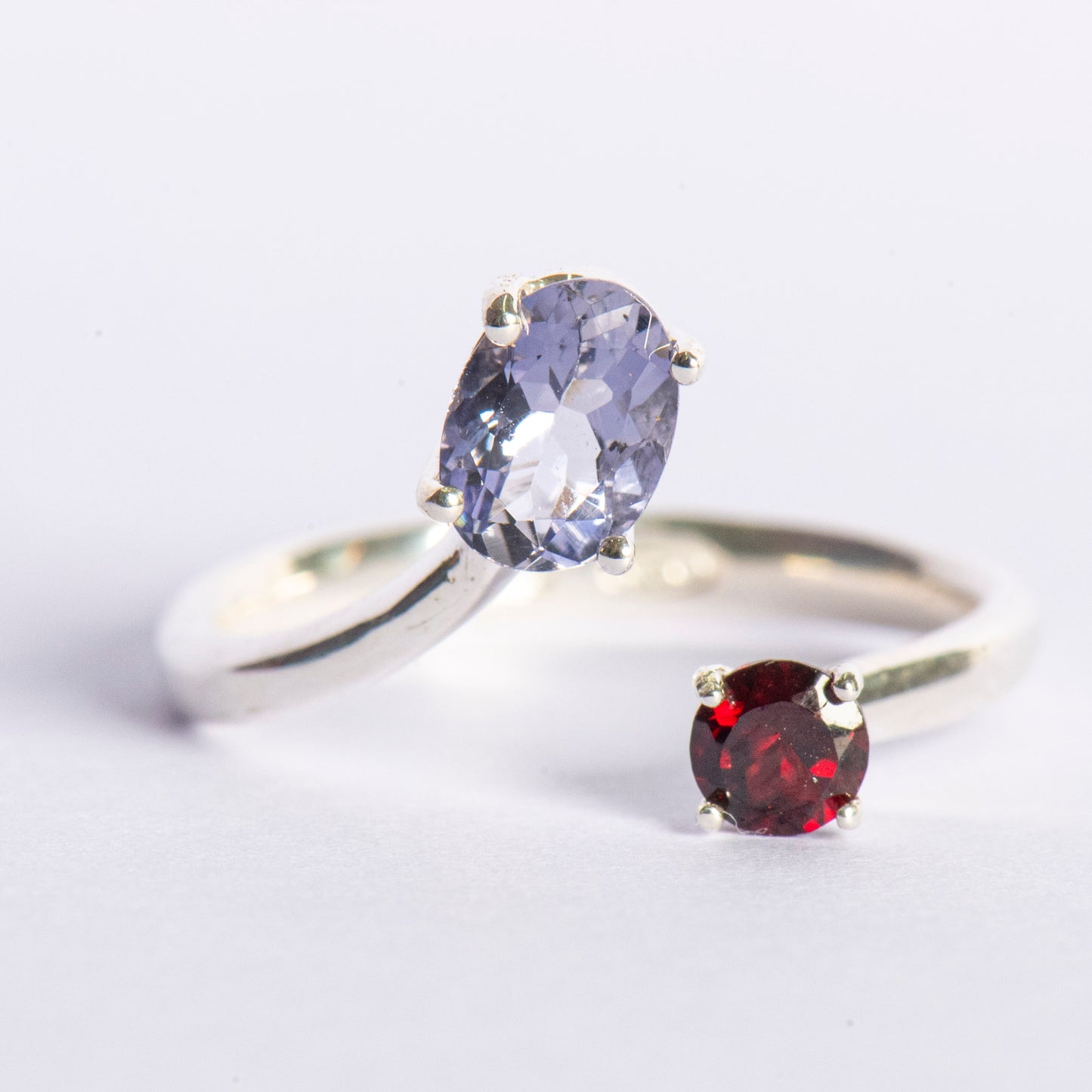 Anello "Andromeda" in Argento Rodiato - Iolite