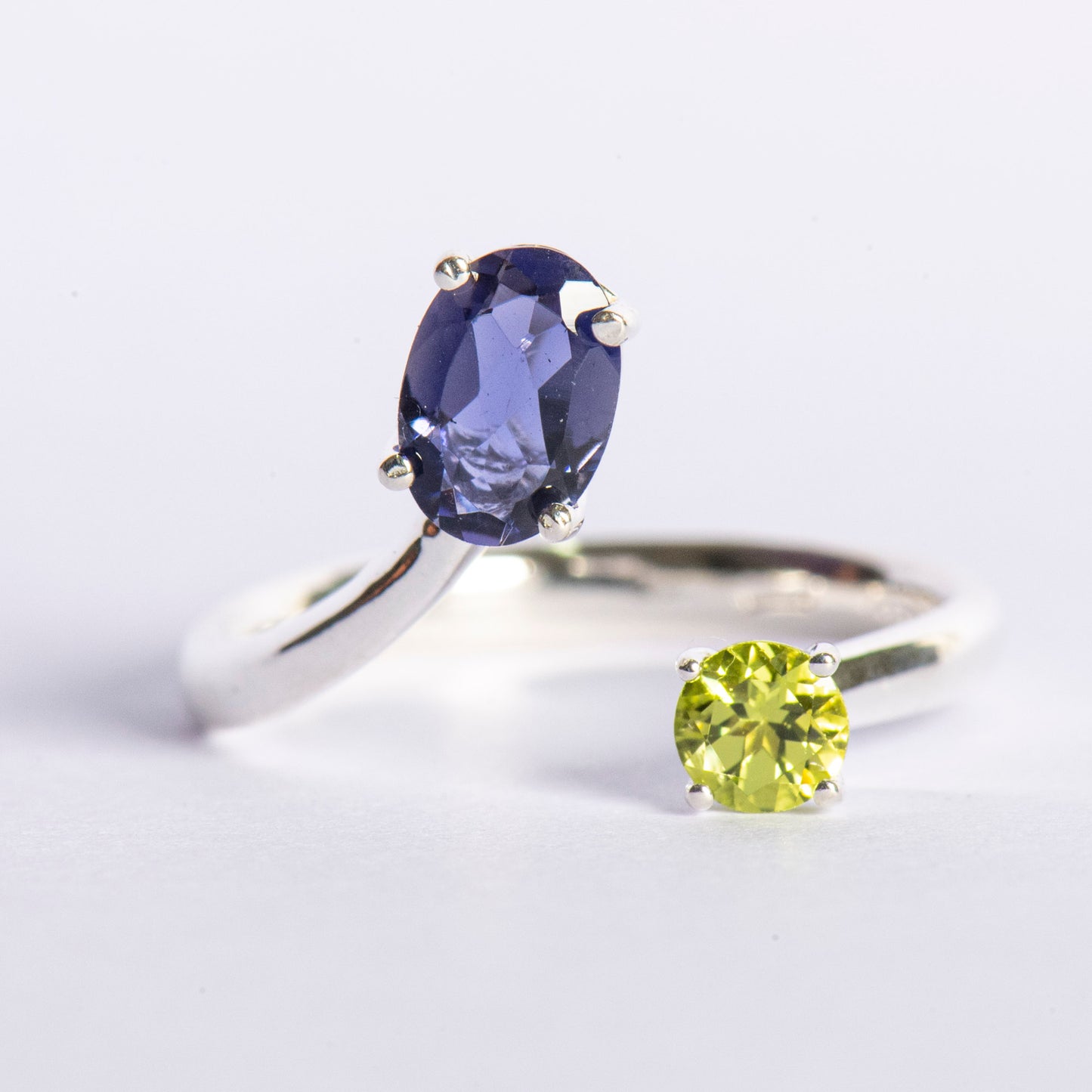 Anello "Andromeda" in Argento Rodiato - Iolite