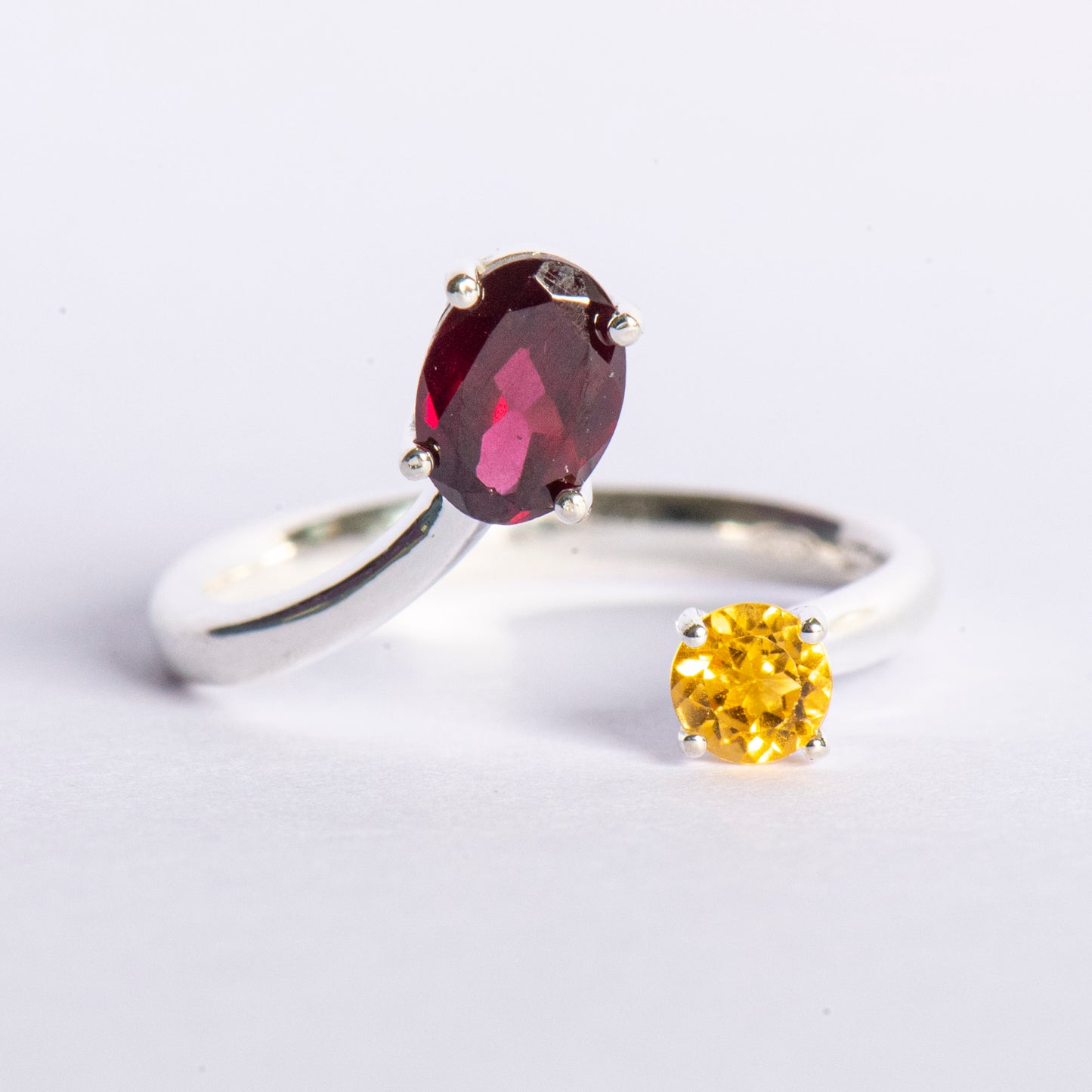 Anello "Andromeda" in Argento Rodiato - Rodolite