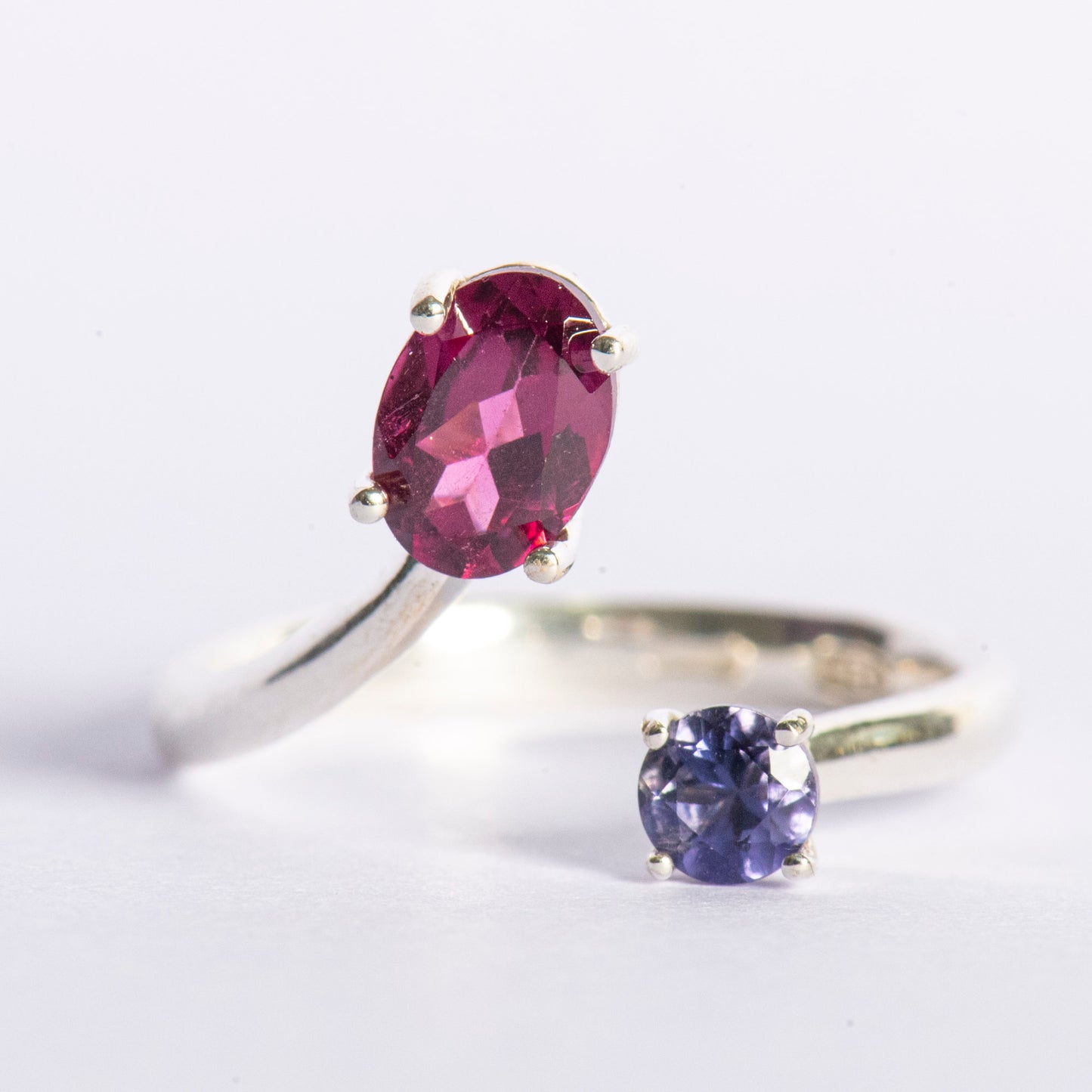 Anello "Andromeda" in Argento Rodiato - Rodolite
