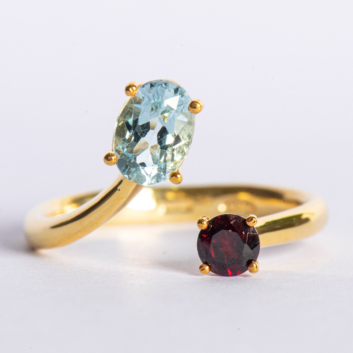 Anello "Andromeda" in Argento Dorato - Topazio Azzurro