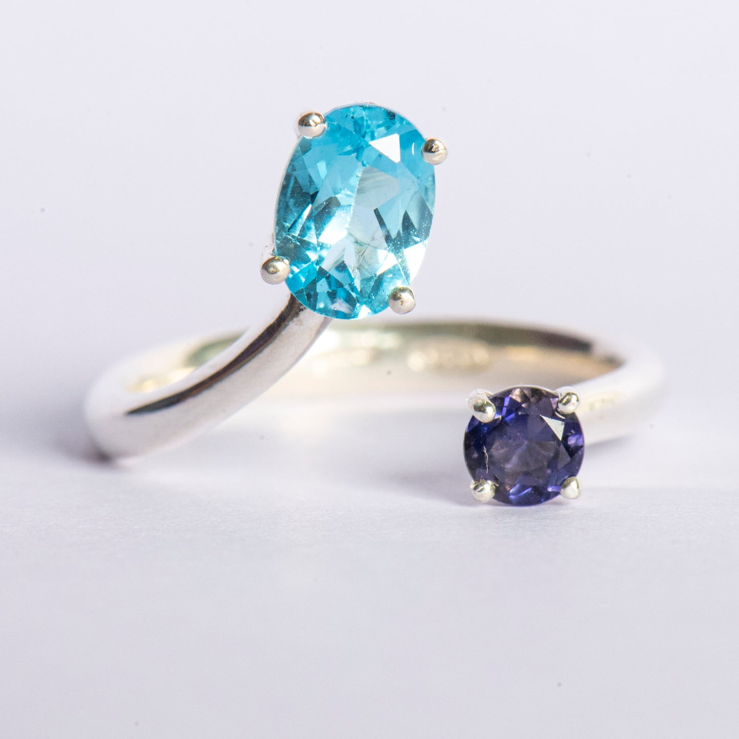 Anello "Andromeda" in Argento Rodiato - Topazio Azzurro