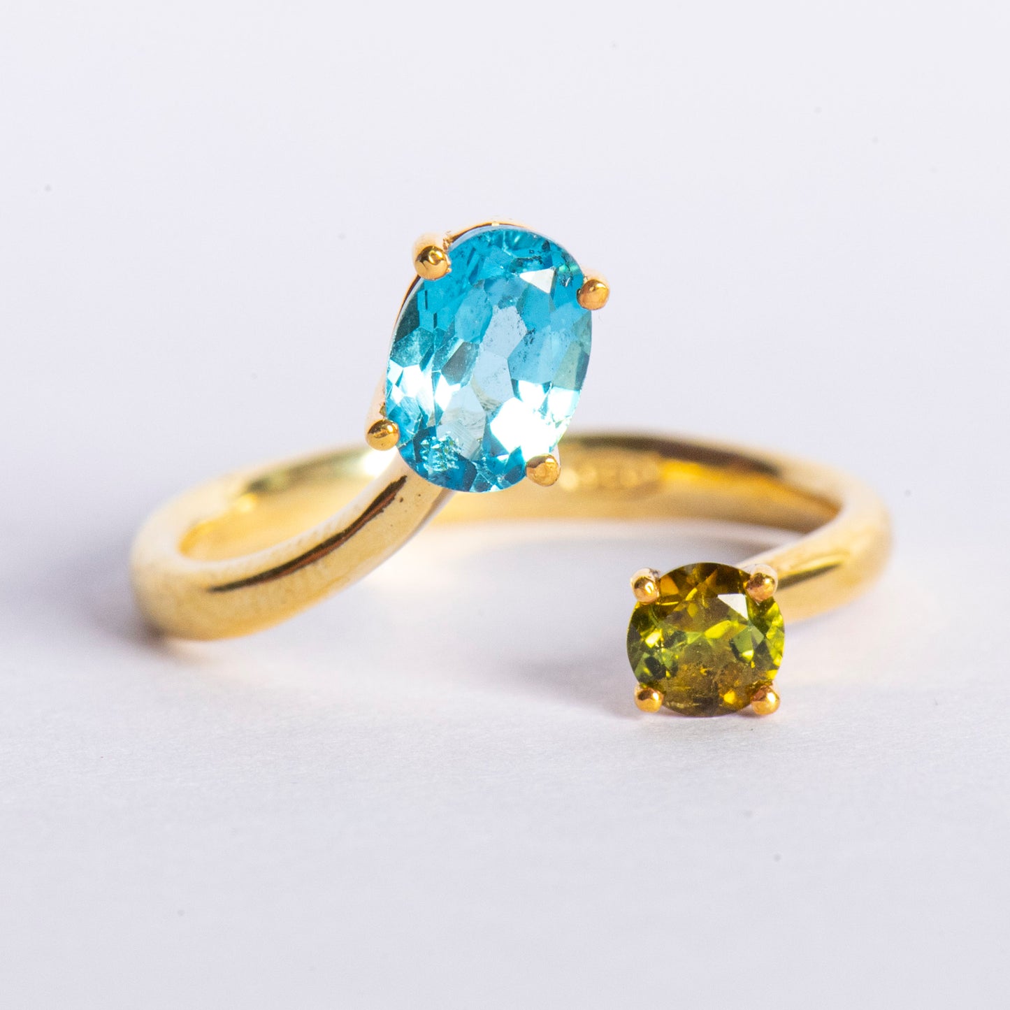 Anello "Andromeda" in Argento Dorato - Topazio Azzurro