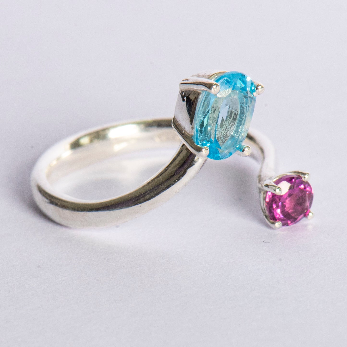 Anello "Andromeda" in Argento Rodiato - Topazio Azzurro