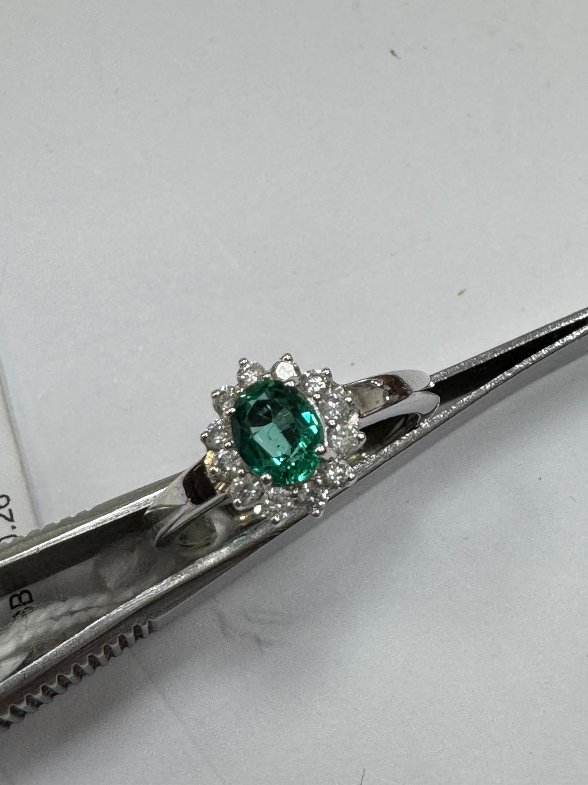 Anello in oro bianco, Smeraldo e diamanti