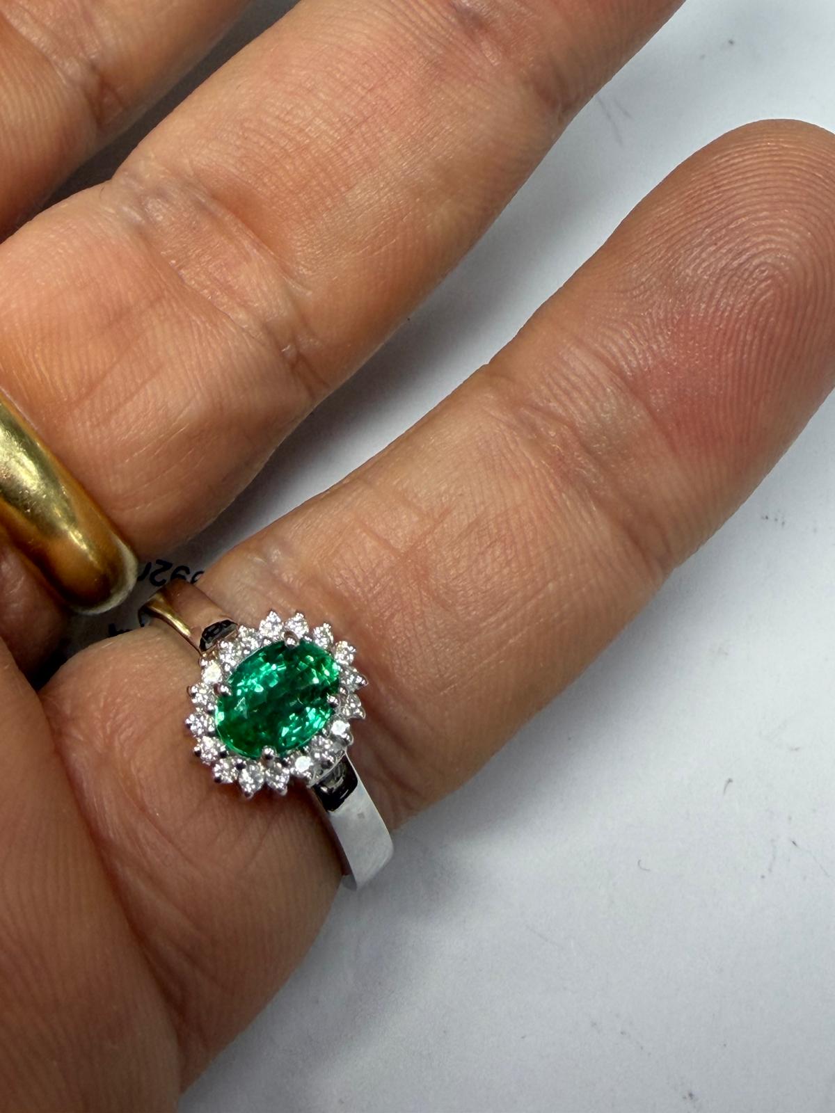 Anello in oro bianco, Smeraldo e diamanti