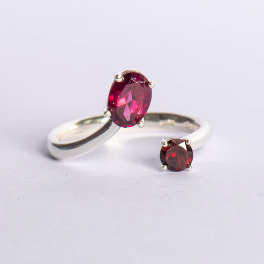 Anello "Andromeda" in Argento Rodiato - Rodolite